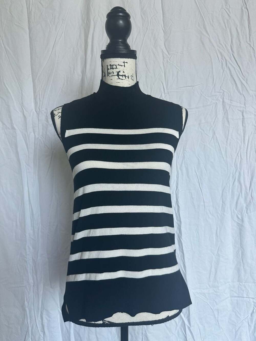 Ellen Tracy Black and White Striped Mock Neck Sleeveless Sweater